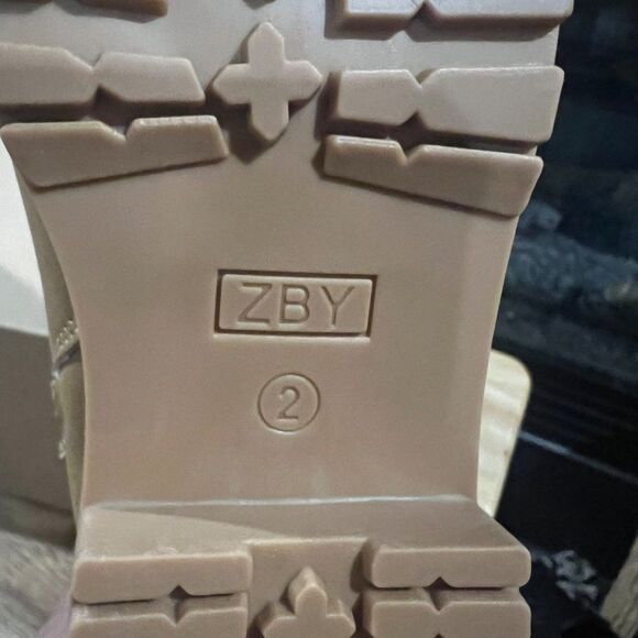 Coutgo Girls Ankle Boots Cute Round Toe Pattern Booties Faux Suede Side Zipper - Picture 8 of 8